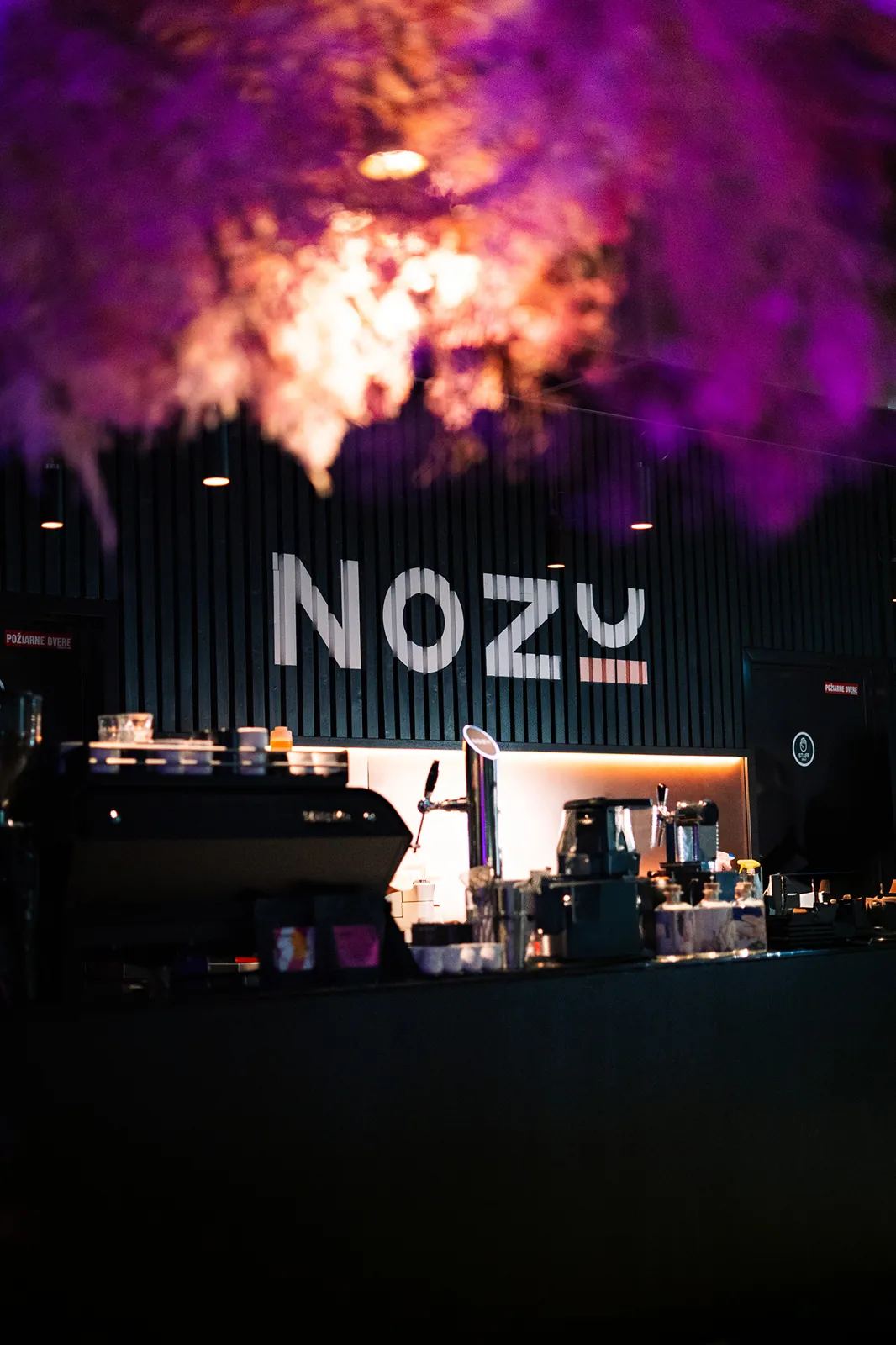 Bar NOZU pod ružovým stromom